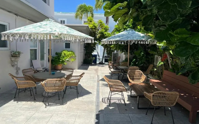 Tiana Beach Inn