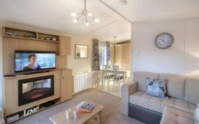 3 Bedrooms Loch Views Heated Pool Close To Beaches