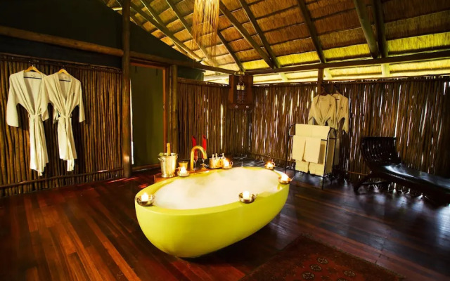 Selinda Camp