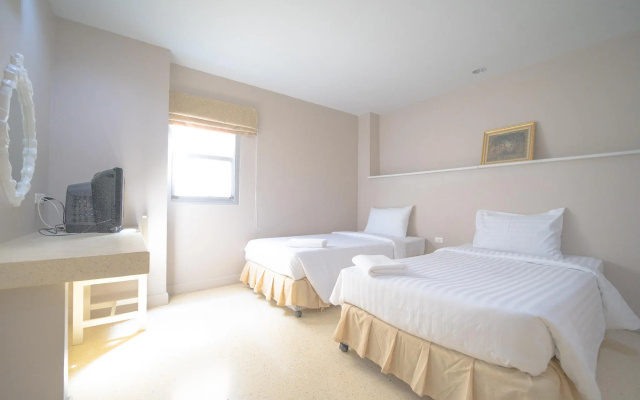 Hotel B