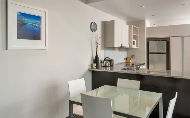 QV Get Away Viaduct Apartment - 945