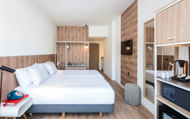 Отель Innside by Meliá Alcudia
