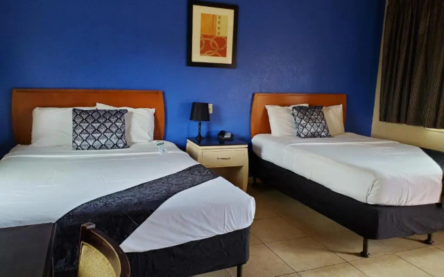 PineCrest Inn & Suites
