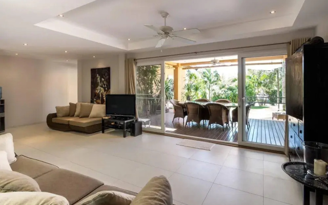 Villa Banromyen Siamroyalview 70mtrs to Beach