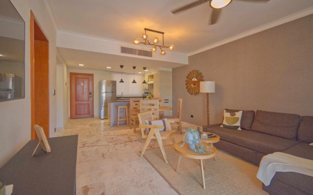 Pompano 202 Amazingly Situated One-bedroom Apartment in Ocean-front Condominium
