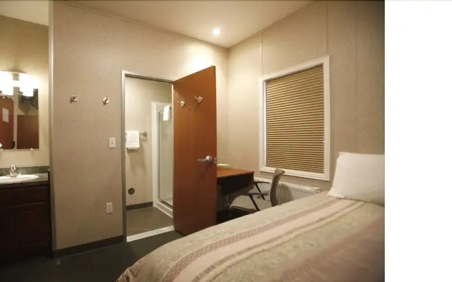 Arctic Oilfield Hotel