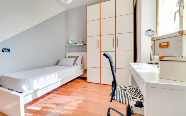 Comfortable Flat 15 Minutes to the City Center