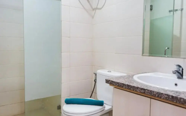 City View 1BR Apartment at Woodland Park Residence