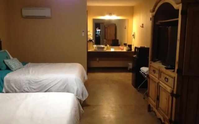 HH Creek Inn