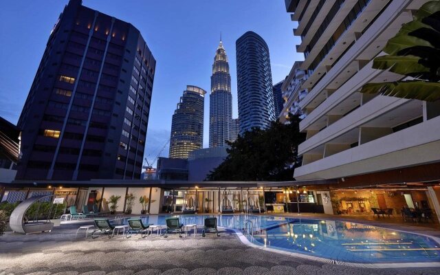 Отель Corus Hotel Kuala Lumpur Малайзия, Куала-Лумпур - 1 отзыв об отеле, цены и фото номеров - забронировать отель Corus Hotel Kuala Lumpur онлайн вид на фасад