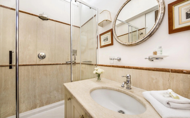 A Prince in Rome Elegant Navona Terrace Apartment