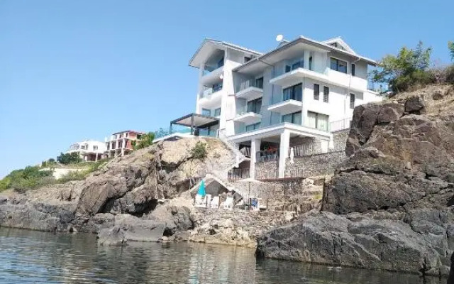Sea Dream Villa, studio above the sea