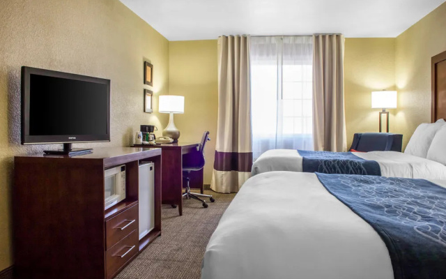 Comfort Inn & Suites At Talavi