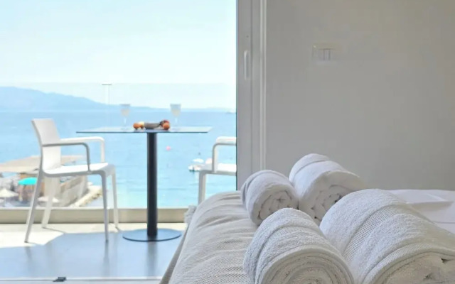 Ares Beachfront Luxury Rooms
