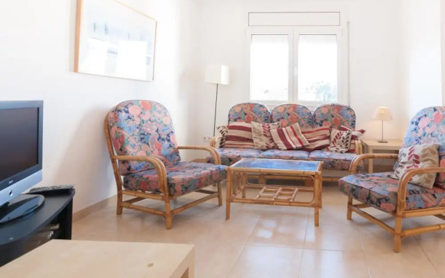 Pretty Holiday Home in L'escala With Swimming Pool
