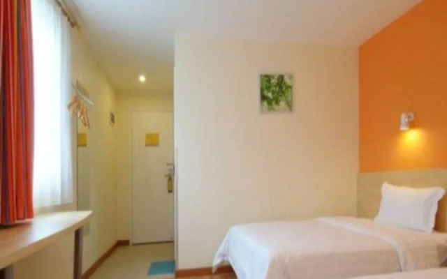 7 Days Inn Luoyang Wangcheng Avenue Shenglong Square Branch