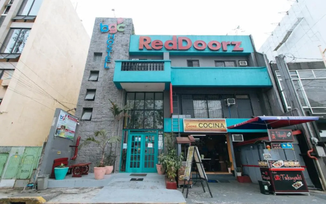 RedDoorz Plus @ Danlig Street Makati