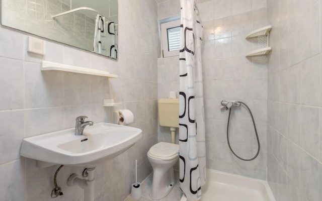 Nice Apartment in Lopar With 1 Bedrooms and Wifi