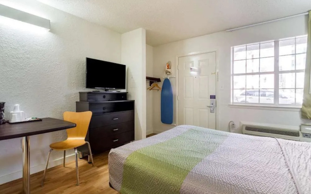 Plano Inn & Suites