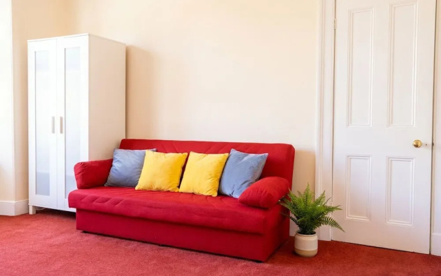 Cozy Fulham Retreat With Private Entrance & Hot Tub
