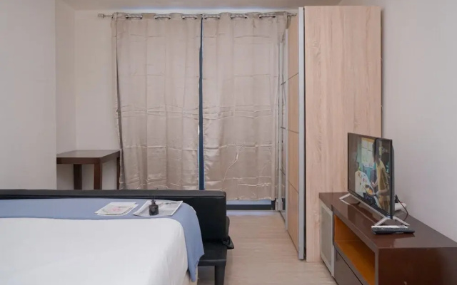 Good Deal and Comfy Studio at Collins Boulevard Apartment