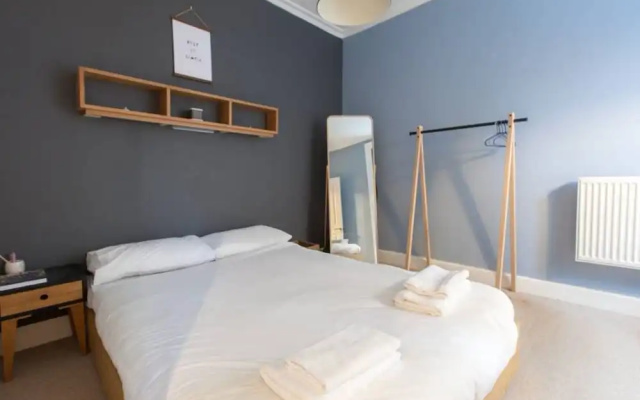 1 Bedroom Flat In Edinburghs New Town