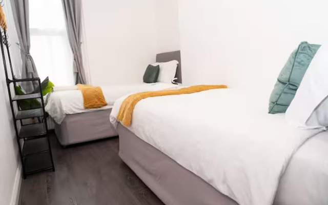 Near Transport - Parking - Wifi - Sleeps 3