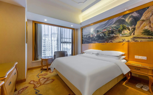 Vienna International Hotel (Yichang East Railway Station)