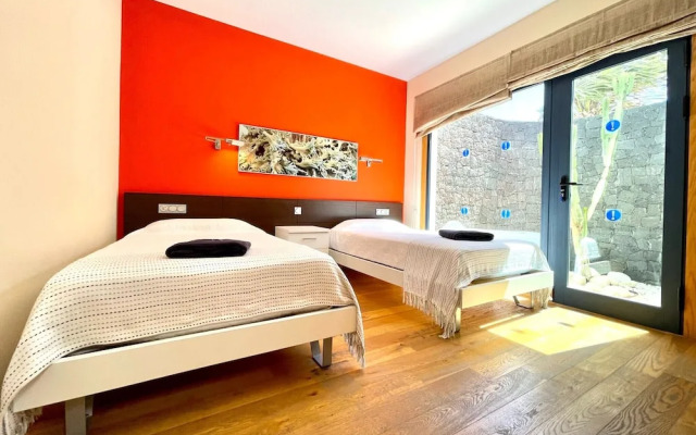 Villa Sleeps 6 With Pool Private & Sauna