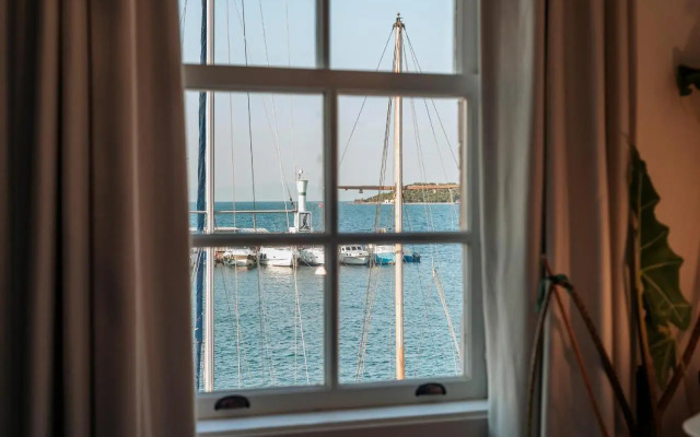 Gumruk Otel Urla