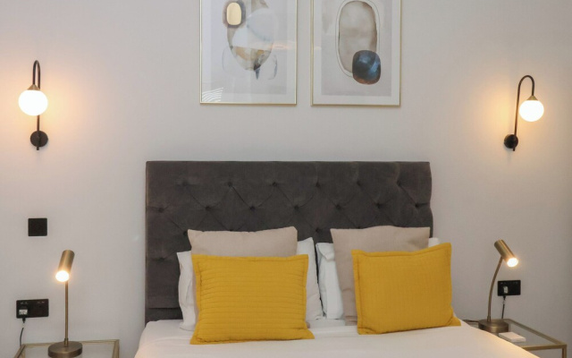The Salisbury Apartment 103