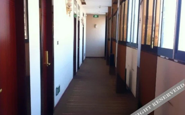 Tianhong Hotel (Wuhan Jiangxia Vocational and Technical College Fourth Middle School)
