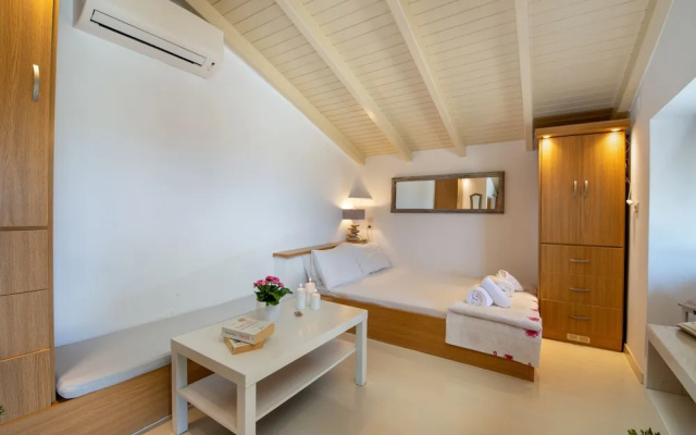 Paxos Couple House By Konnect