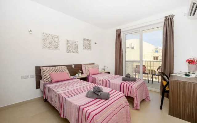 Summer Breeze Superior Apartment with Terrace by Getaways Malta