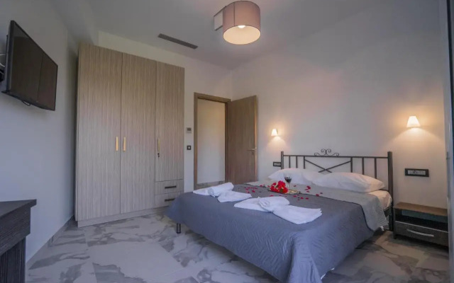 Katsaros Luxury Apts II 5 min walk to beach