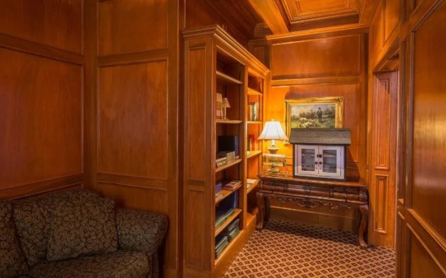 Fort Harrison State Park Inn