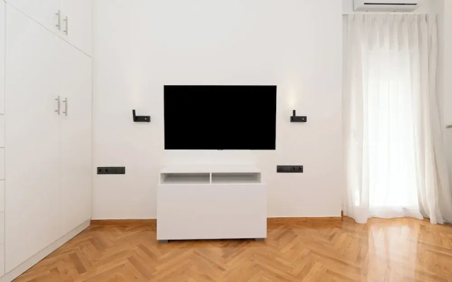 Kolonaki Elegant Apartment with Balcony