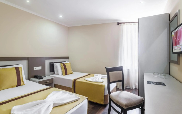 Ayhan Hotel