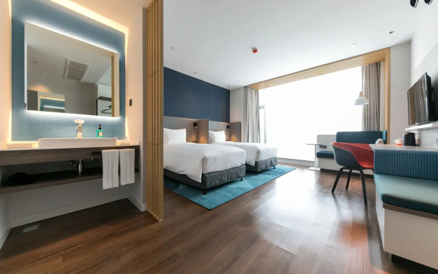 Holiday Inn Express Shanghai Tangzhen by IHG
