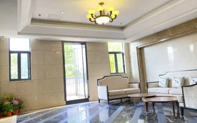 Gingko Lake Resort Hotel Villa
