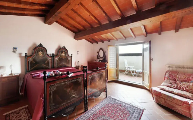 Apartment in Tuscany Near Vineyards