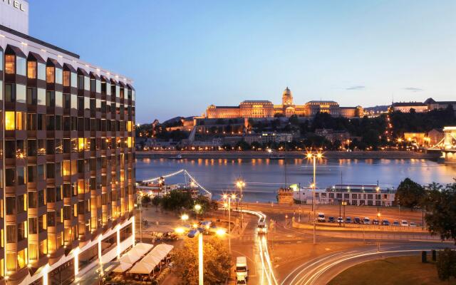 Отель Sofitel Budapest Chain Bridge Венгрия, Будапешт - 12 отзывов об отеле, цены и фото номеров - забронировать отель Sofitel Budapest Chain Bridge онлайн балкон