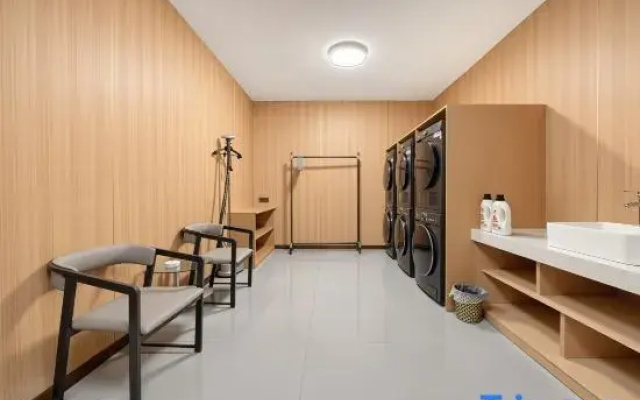 Sucha Hotel（Walnut Food Street Swan Lake Branch）