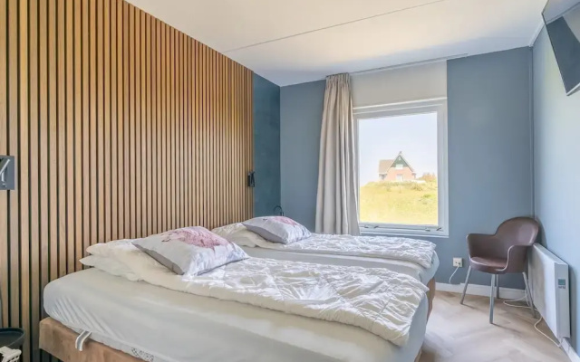 4-person Apartment With Island View