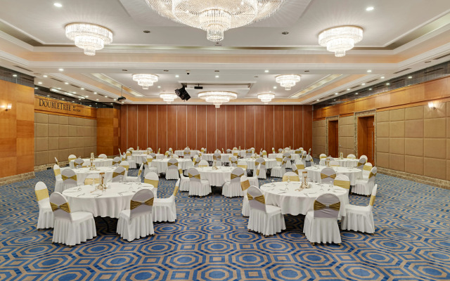 DoubleTree by Hilton Hotel Van