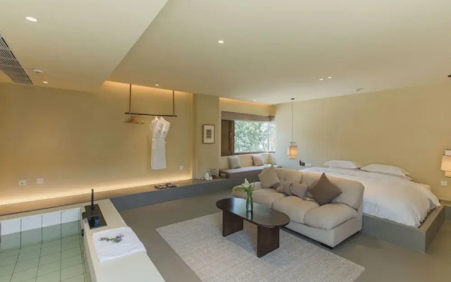 The Long Circle House