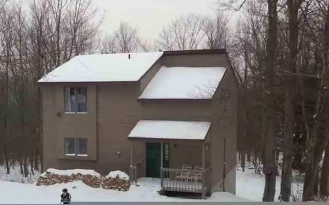 Hunter Mountain Ski House - Tesla Charger