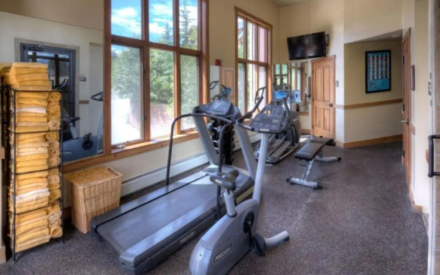 Red Hawk Lodge by Summit County Mountain Retreats