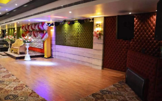 Red Apple Hotel