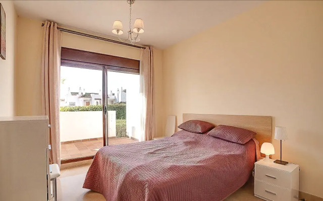 2 Bedrooms Apartment with Garden View